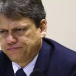 O negócio é privado, a crise é pública