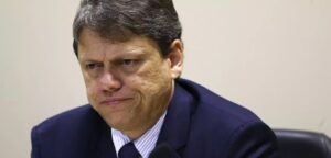 O negócio é privado, a crise é pública