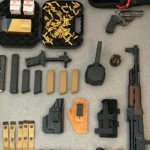 Prédio evacuado no Estoril: Tinha granada ativa, metralhadora e AK-47
